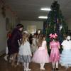 बच्चों के क्रिसमस ट्री का परिदृश्य संस्कृति के घर में नए साल की पार्टी का परिदृश्य