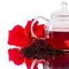 Ako správne variť, liečivé vlastnosti studeného a horúceho ibištekového čaju