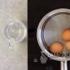 Köstlicher Buchweizen mit Ei Rezept für Buchweizenbrei, getränkt in Ei